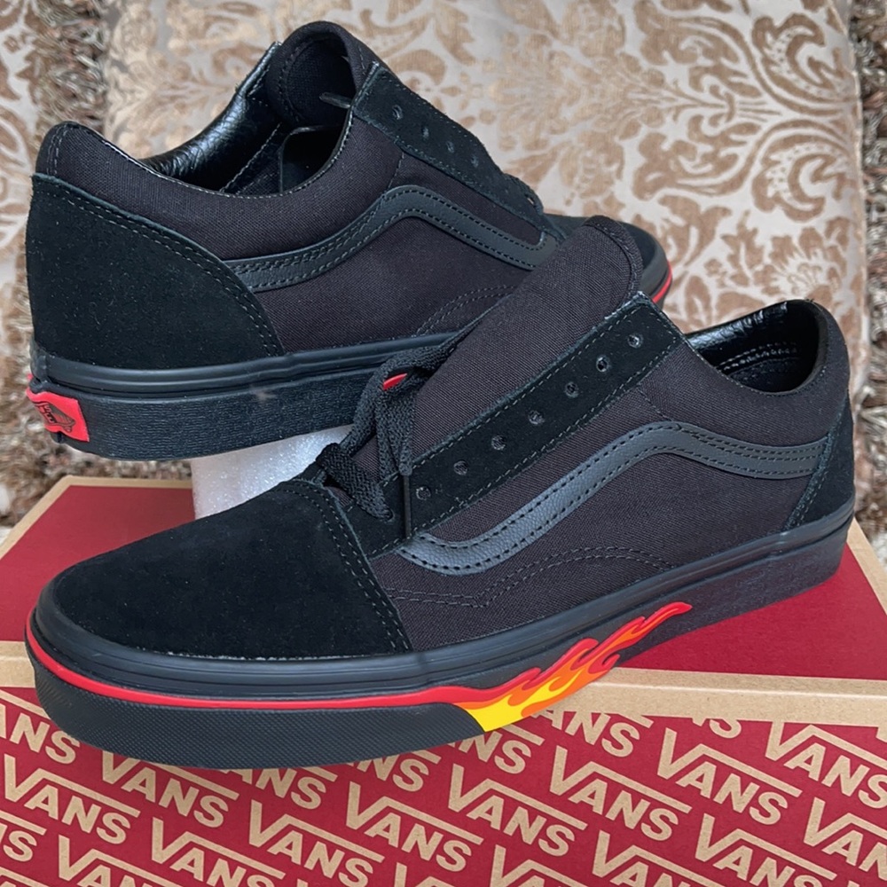 Vans Men’s Old Skool
(Flame Wall) Black/Black
VN0A38G1Q8Q
Sneakers - Picture 11 of 16